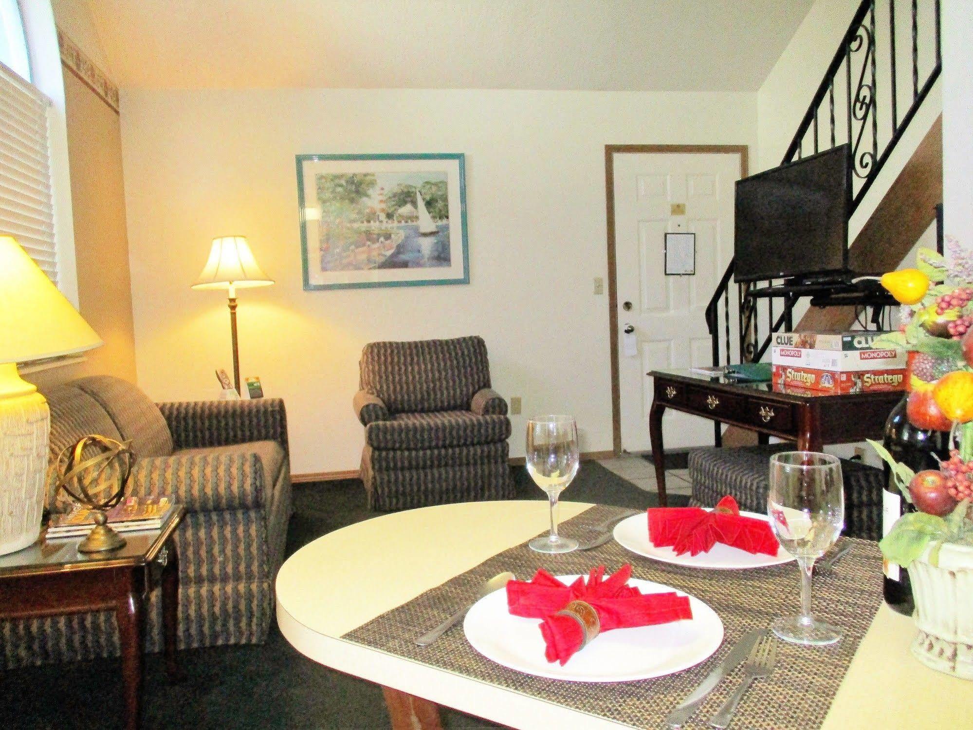 Turning Leaf Townhome Suites Fairwood Экстерьер фото